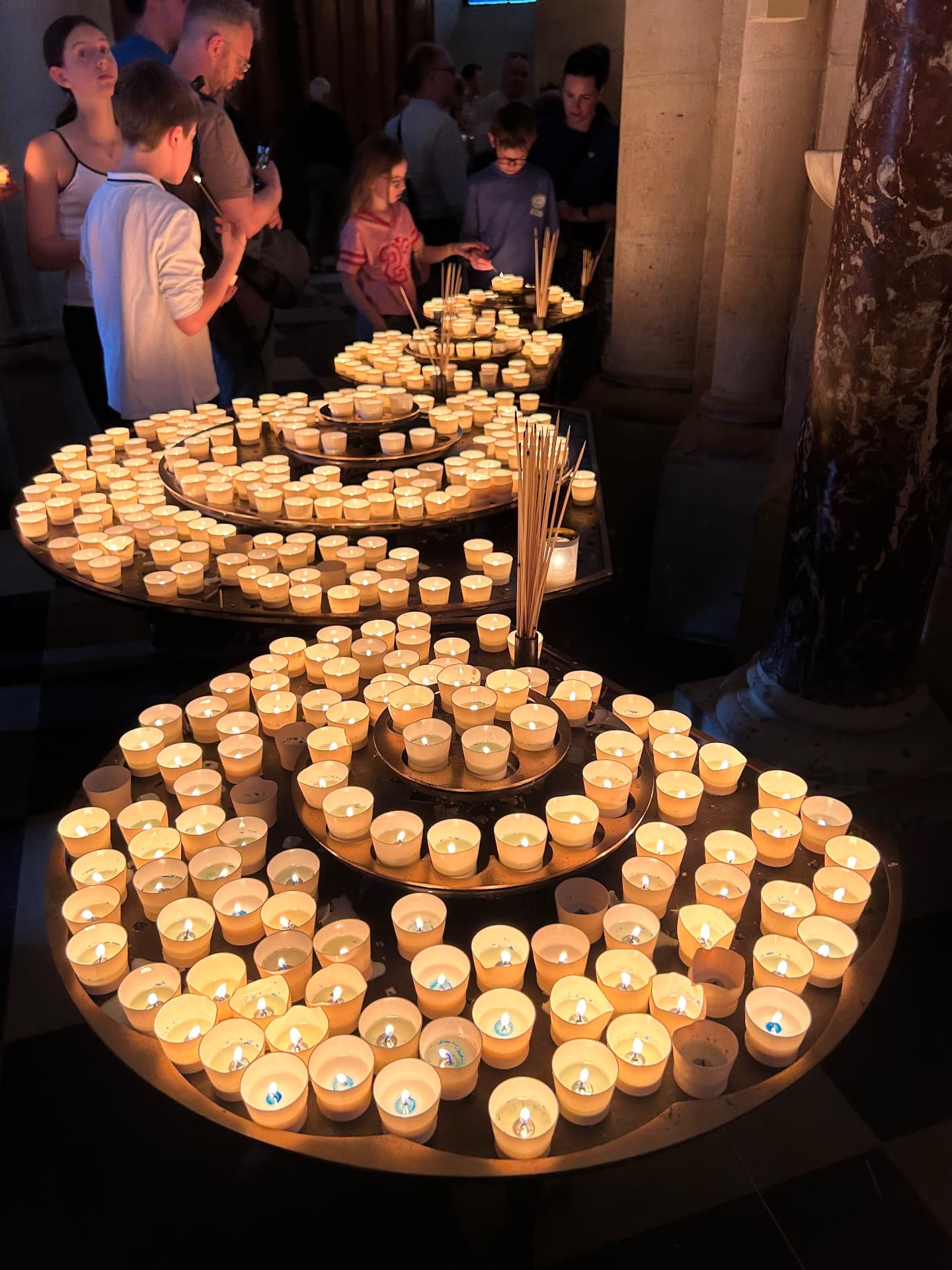 Une bougie allumée pour Papoune et Mamoune à notre dame 